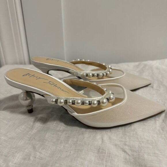 Betsey Johnson white & pearl heels size 5 US - Picture 2 of 11